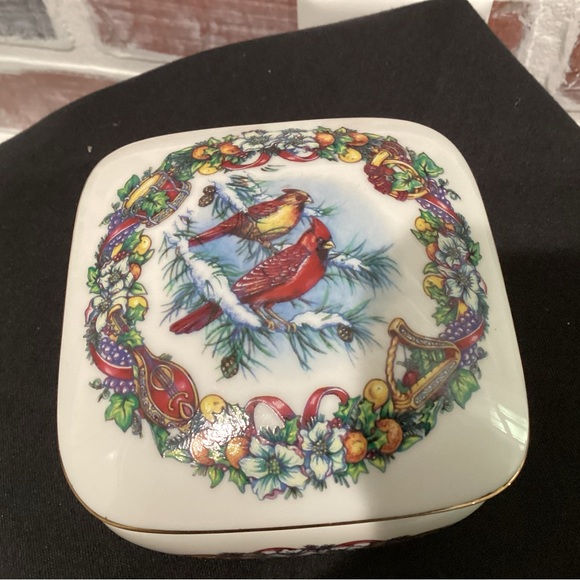 🟣 Vintage - 1990 Heritage House Fine Porcelain Music Box - Limited Edition - Picture 4 of 8